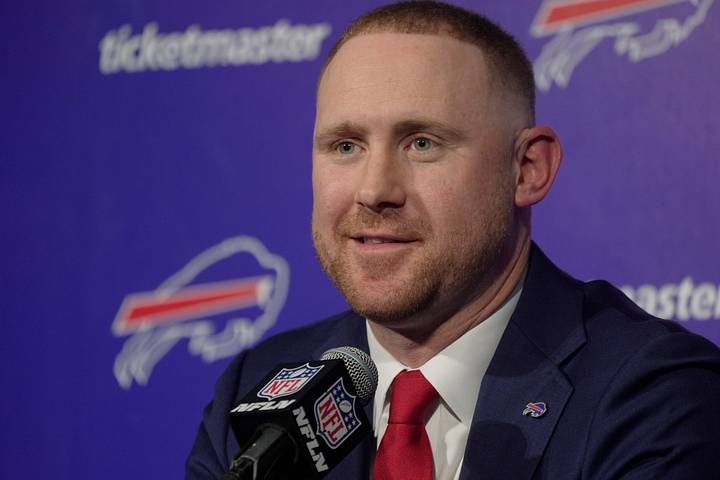 Bills' Joe Brady fights back tears expressing gratitude during introductory presser