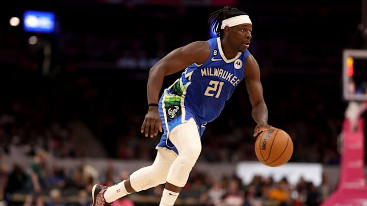 Holiday será compañero de Jayson Taum y Jaylen Brown