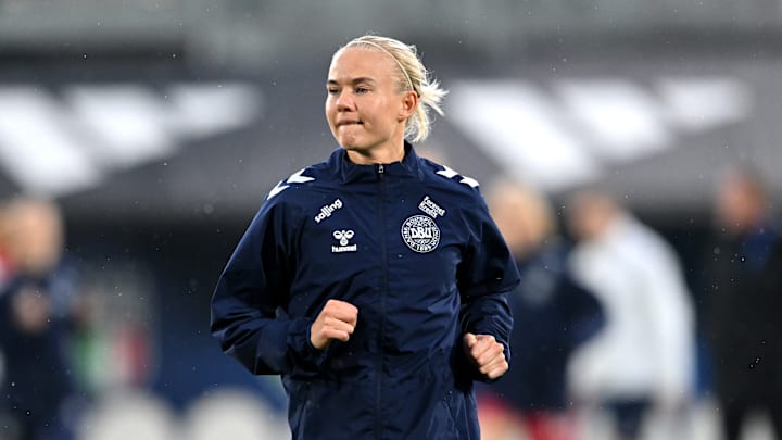 Pernille Harder trat mit Dänemark gegen Schweden mit Magdalena Eriksson an