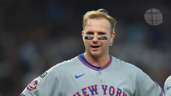 Sep 28, 2025; Miami, Florida, USA; New York Mets first baseman Pete Alonso (20) reacts while standing next to shortstop Francisco Lindor (12) after his at bat against the Miami Marlins during the fifth inning at loanDepot Park. Mandatory Credit: Sam Navarro-Imagn Images Sep 28, 2025; Miami, Florida, USA; New York Mets first baseman Pete Alonso (20) reacts while standing next to shortstop Francisco Lindor (12) after his at bat against the Miami Marlins during the fifth inning at loanDepot Park. Mandatory Credit: Sam Navarro-Imagn Images