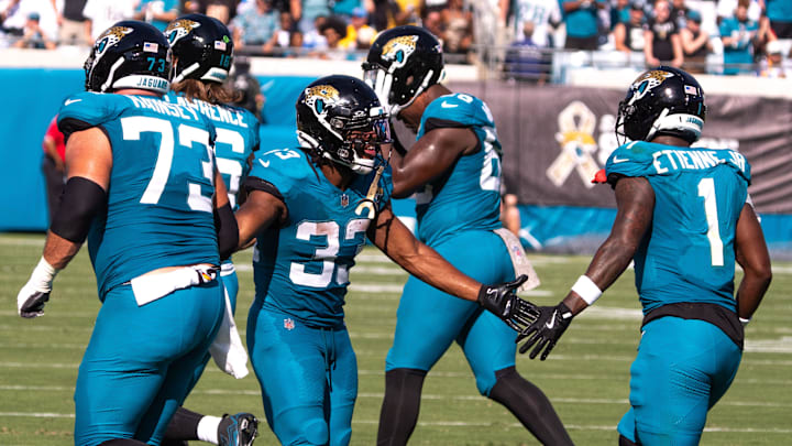 Jacksonville Jaguars running back Bhayshul Tuten (33) thanks his team after a play during the second quarter in an NFL football game at EverBank Stadium, Sunday, November 16, 2025, in Jacksonville, Fla. [Doug Engle/Florida Times-Union]