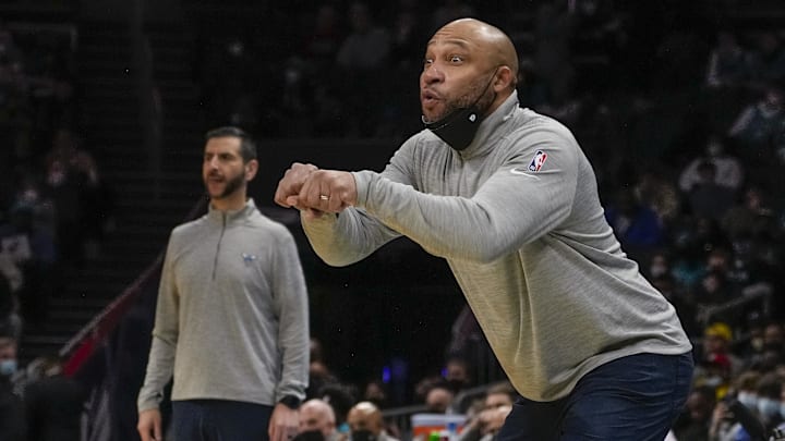 Jan 10, 2022; Charlotte, North Carolina, USA; Milwaukee Bucks assistant coach Darvin Ham during the second quarter against the Charlotte Hornets at the Spectrum Center. Mandatory Credit: Jim Dedmon-Imagn Images Jan 10, 2022; Charlotte, North Carolina, USA; Milwaukee Bucks assistant coach Darvin Ham during the second quarter against the Charlotte Hornets at the Spectrum Center. Mandatory Credit: Jim Dedmon-Imagn Images