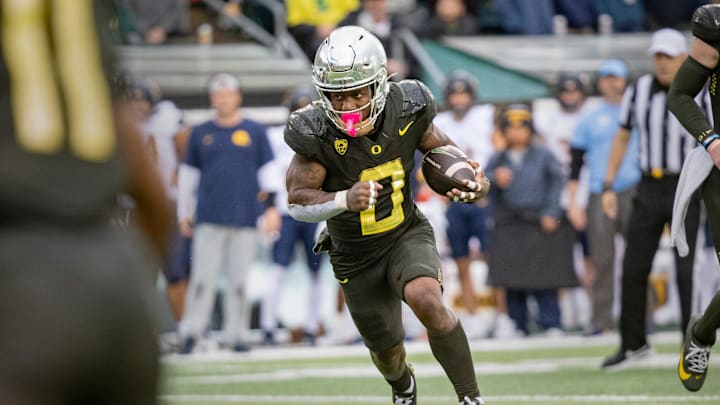 Oregon running back Bucky Irving runs for a touchdown as the No. 6 Oregon Ducks host California