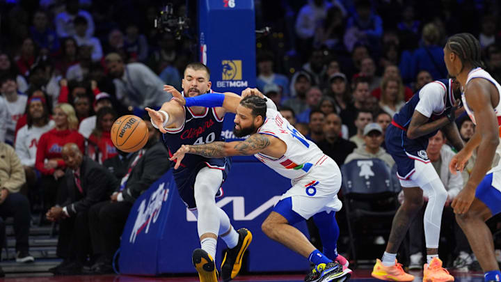Nov 24, 2024; Philadelphia, Pennsylvania, USA; Los Angeles Clippers center Ivica Zubac (40) and Philadelphia 76ers forward Caleb Martin (16) battle for a loose ball in the first quarter at Wells Fargo Center. Mandatory Credit: Kyle Ross-Imagn Images