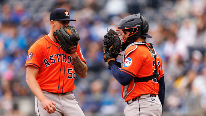 Houston Astros catcher Yainer Diaz (21) and chats with pitcher Hunter Brown during a start last week. He is 6-2 on the year. 