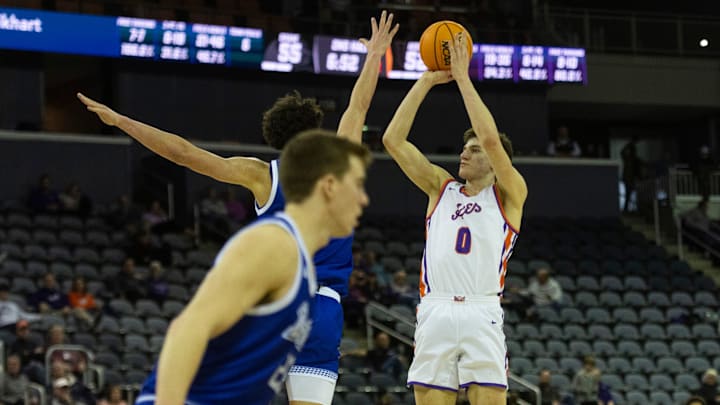 Evansville's Gabriel Pozzato (0) takes a shot as the Evansville Purple Aces play the Drake Bulldogs at Ford Center in Evansville, Ind., Wednesday, Feb. 26, 2025.