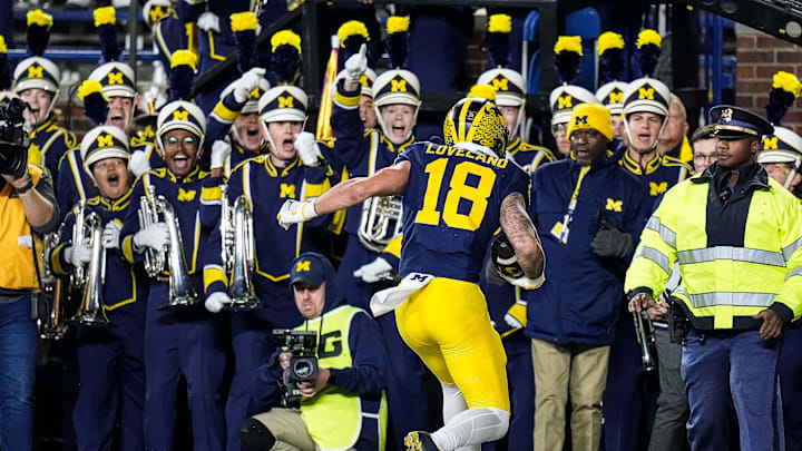 Michigan tight end Colston Loveland (18) makes a catch for a touchdown against Michigan State during the first half at Michigan Stadium in Ann Arbor on Saturday, Oct. 26, 2024.