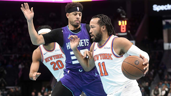 Nov 29, 2024; Charlotte, North Carolina, USA; New York Knicks guard Jalen Brunson (11) drives past Charlotte Hornets guard Seth Curry (30) during the first half at the Spectrum Center. Mandatory Credit: Sam Sharpe-Imagn Images Nov 29, 2024; Charlotte, North Carolina, USA; New York Knicks guard Jalen Brunson (11) drives past Charlotte Hornets guard Seth Curry (30) during the first half at the Spectrum Center. Mandatory Credit: Sam Sharpe-Imagn Images