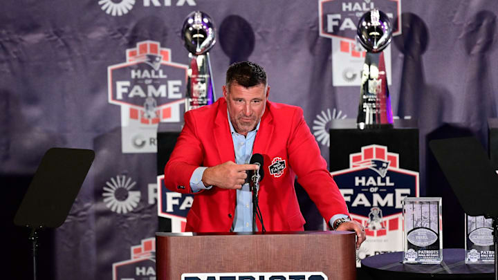 Mike Vrabel is inducted into the Patriots Hall of Fame in 2023.