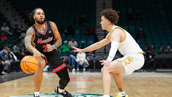Houston Cougars guard Emanuel Sharp (21) passes the ball as Notre Dame Fighting Irish guard Braeden Shrewsberry (11). 