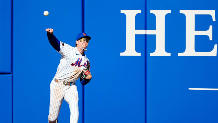 Carson Benge, of the New York Mets throws the ball into the infield from the warning track, Thursday, March 26, 2026..