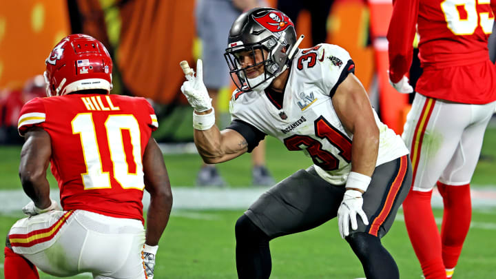 Feb 7, 2021; Tampa, FL, USA;  Tampa Bay Buccaneers strong safety Antoine Winfield Jr. (31) taunts Kansas City Chiefs wide receiver Tyreek Hill (10) during the fourth quarter in Super Bowl LV at Raymond James Stadium.  Mandatory Credit: Matthew Emmons-USA TODAY Sports