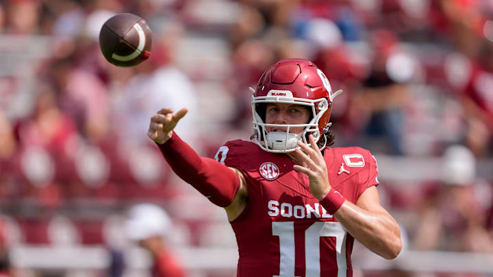 Oklahoma Sooners quarterback John Mateer (10) warms up before a college football game between the University of Oklahoma Sooners (OU) and the Auburn Tigers at Gaylord Family Ð Oklahoma Memorial Stadium in Norman, Okla., Saturday, Sept. 20, 2025. Oklahoma Sooners quarterback John Mateer (10) warms up before a college football game between the University of Oklahoma Sooners (OU) and the Auburn Tigers at Gaylord Family Ð Oklahoma Memorial Stadium in Norman, Okla., Saturday, Sept. 20, 2025.