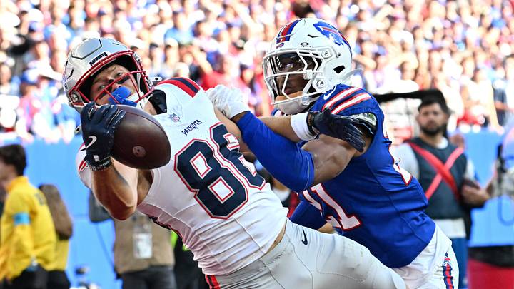 Oct 4, 2026; Orchard Park, New York, USA; New England Patriots wide receiver Efton Chism III (86) makes a catch for a touchdown as Buffalo Bills cornerback Davison Igbinosun (21) defends during the fourth quarter at New Highmark Stadium. Mandatory Credit: Mark Konezny-Imagn Images Oct 4, 2026; Orchard Park, New York, USA; New England Patriots wide receiver Efton Chism III (86) makes a catch for a touchdown as Buffalo Bills cornerback Davison Igbinosun (21) defends during the fourth quarter at New Highmark Stadium. Mandatory Credit: Mark Konezny-Imagn Images