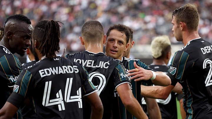 Jugadores del LA Galaxy celebran un gol.