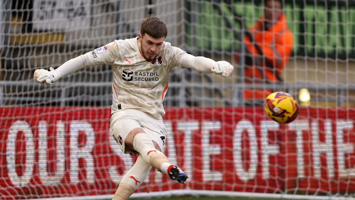 Josh Keeley in action for Leyton Orient