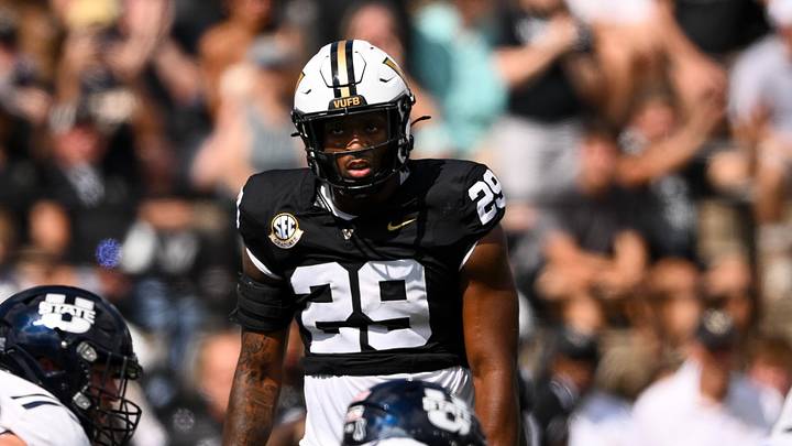 Sep 27, 2025; Nashville, Tennessee, USA; Vanderbilt Commodores edge Miles Capers (29) peaks into the backfield against the Utah State Aggies during the second half at FirstBank Stadium. Mandatory Credit: Steve Roberts-Imagn Images Sep 27, 2025; Nashville, Tennessee, USA; Vanderbilt Commodores edge Miles Capers (29) peaks into the backfield against the Utah State Aggies during the second half at FirstBank Stadium. Mandatory Credit: Steve Roberts-Imagn Images