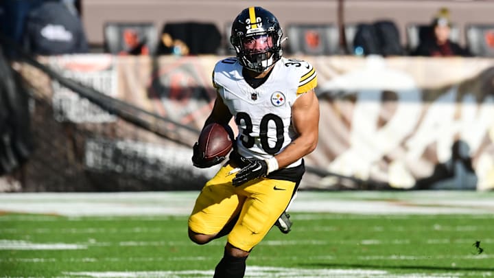 Nov 19, 2023; Cleveland, Ohio, USA; Pittsburgh Steelers running back Jaylen Warren (30)