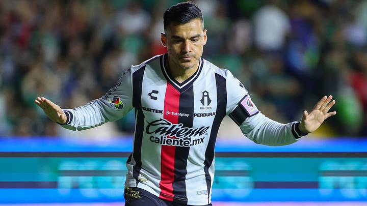 Atlas aprovecha la expulsión de Cambindo y derrota al León en la Jornada 1