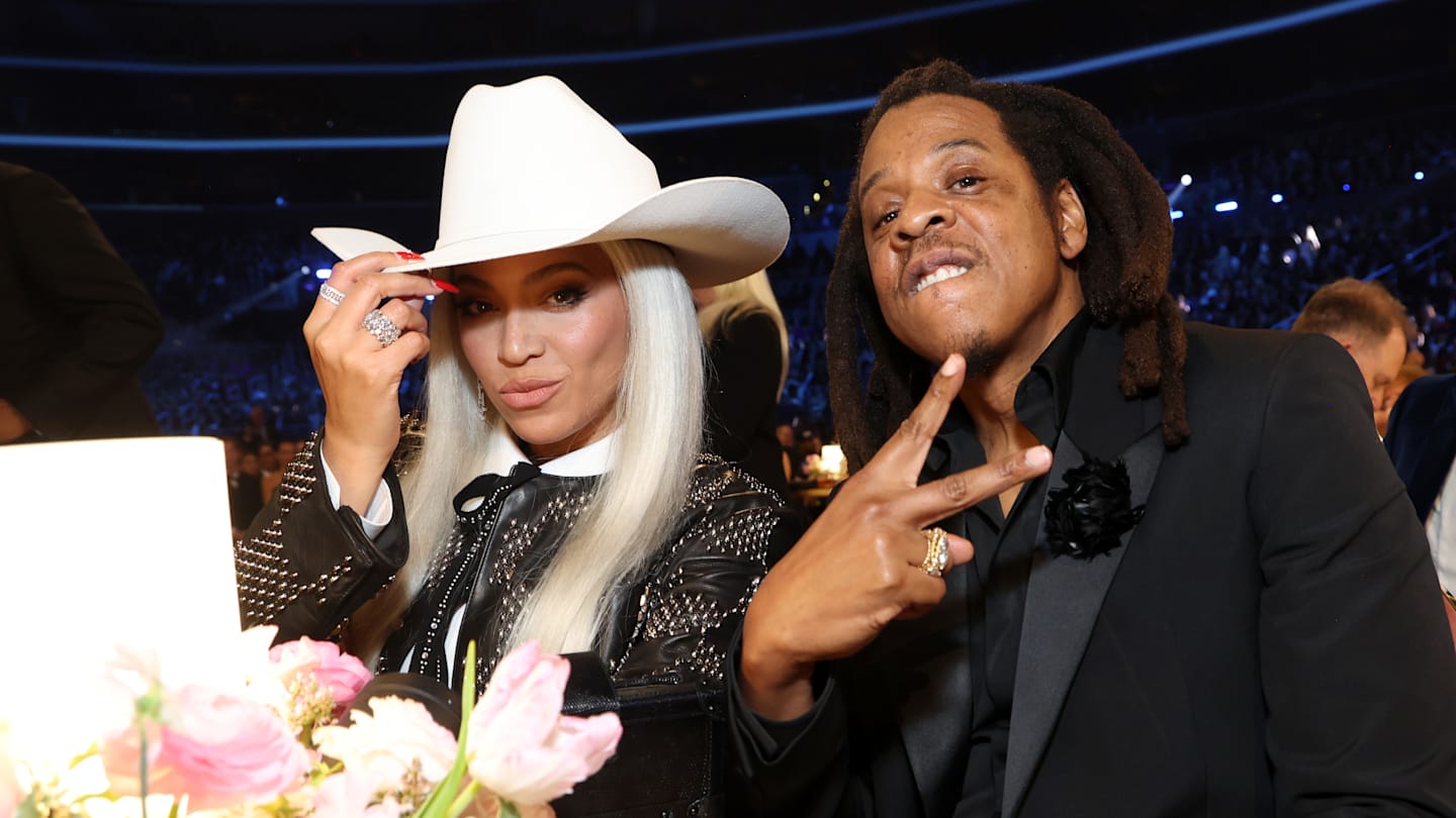 Jay-Z tells Grammys to ‘get it right’; Slammed for drinking out of ...