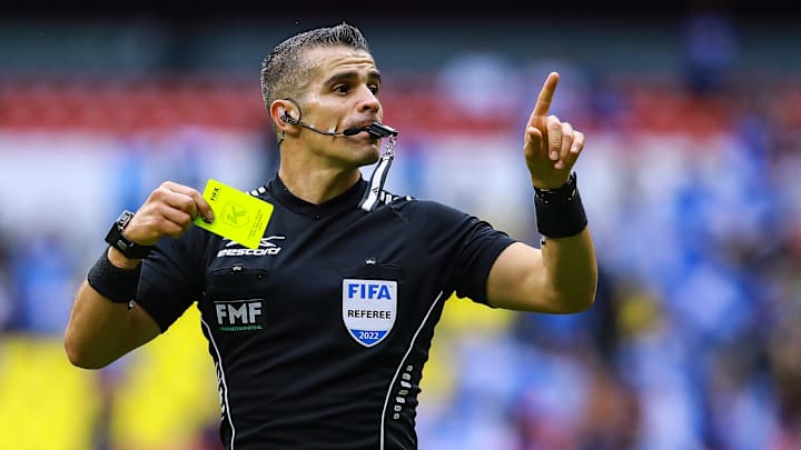 Árbitro Fernando Hernández golpeó a un jugador de la Liga MX