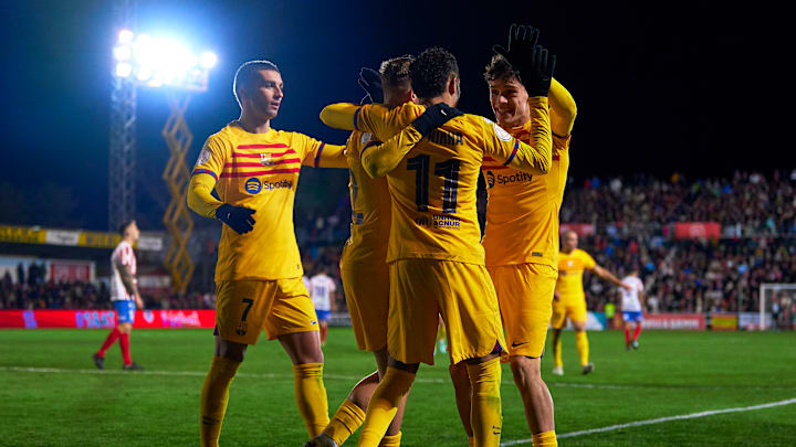 UD Barbastro v FC Barcelona - Copa Del Rey