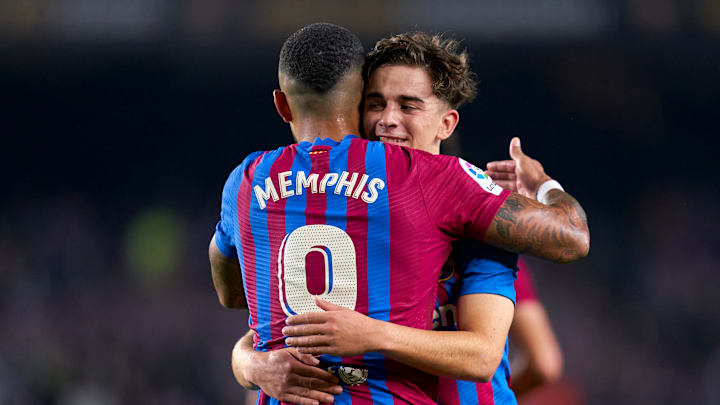 Gavi Paez y Memphis Depay