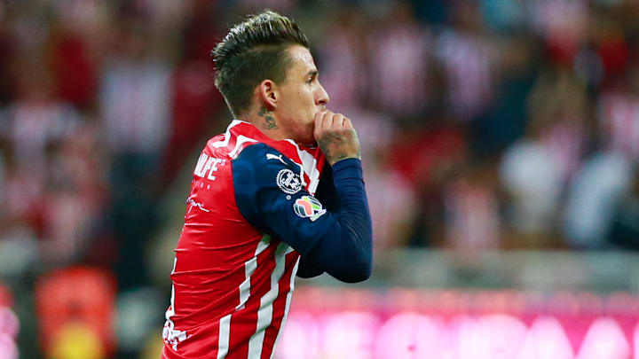 Cristián 'Chicote' Calderón descontó por las Chivas en los cuartos de final de Ida, celebrados en el Estadio Akron. Cristián 'Chicote' Calderón descontó por las Chivas en los cuartos de final de Ida, celebrados en el Estadio Akron.