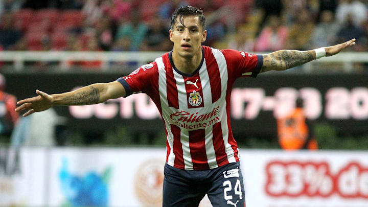 Carlos Cisneros empató el Clásico Tápatío con un golazo.