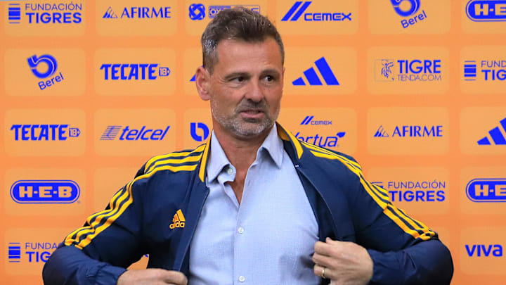 El entrenador Diego Cocca.