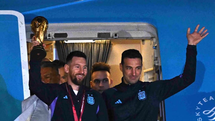 TOPSHOT-ARGENTINA-FBL-WC-2022-ARRIVAL