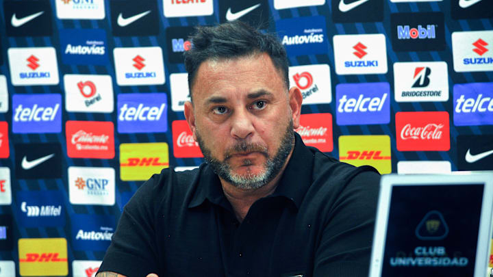 Pumas UNAM Unveils Antonio Mohamed As New Coach