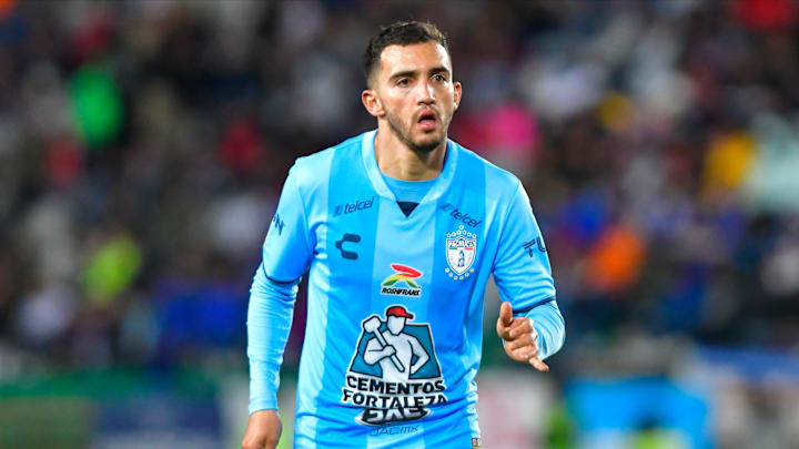 Chivas estaría interesado en Luis Chávez