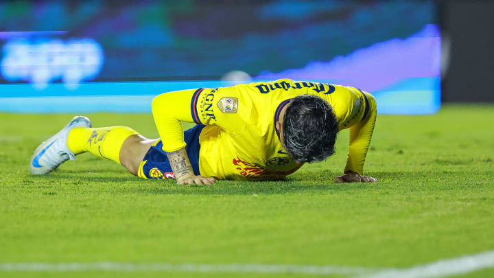 Diego Valdés se lesionó el hombro
