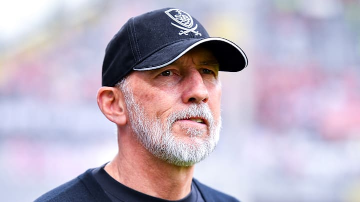 Eric Roy et le Stade Brestois doivent s'imposer ce samedi pour lancer leur saison en Ligue 1. Eric Roy et le Stade Brestois doivent s'imposer ce samedi pour lancer leur saison en Ligue 1.