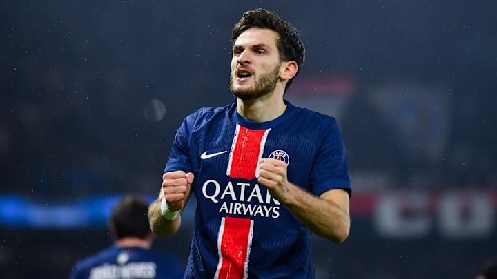 Khvicha Kvaratskhelia devrait faire ses débuts avec le PSG en Ligue des Champions. Khvicha Kvaratskhelia devrait faire ses débuts avec le PSG en Ligue des Champions.