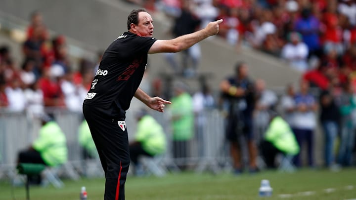 A principal dúvida de Rogério Ceni é a na lateral-direita A principal dúvida de Rogério Ceni é a na lateral-direita