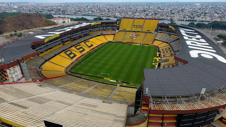 Presidente do Flamengo se reúne com Conmebol para tratar dos preços dos ingressos da final da Libertadores. Pacotes têm o valor reajustado. 
