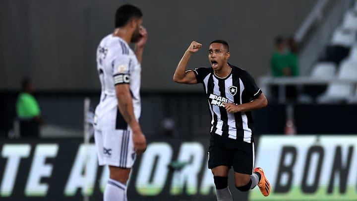 Victor Sá marcou um golaço no Nilton Santos, contra o Galo Victor Sá marcou um golaço no Nilton Santos, contra o Galo