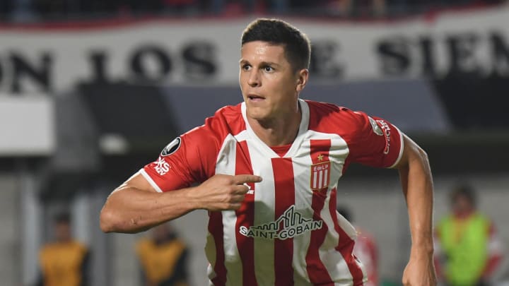 Guido Carrillo tem 33 anos e já atuou na Premier League