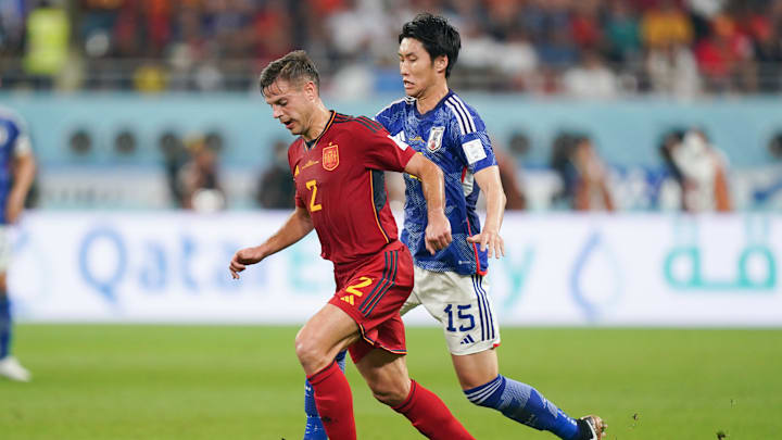 Cesar Azpilicueta im Duell mit Daichi Kamada