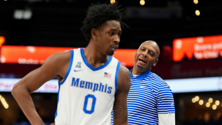 Memphis' Quante Berry (0) looks towards the bench as head coach Penny Hardaway 