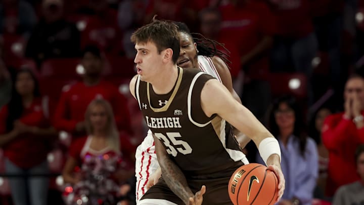 Lehigh Mountain Hawks forward Hank Alvey (35) 