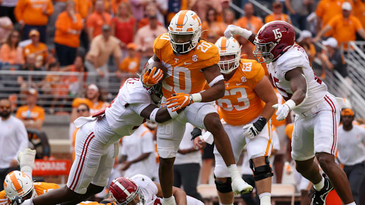 Oct 15, 2022; Knoxville, Tennessee, USA; Tennessee Volunteers running back Jaylen Wright (20) runs