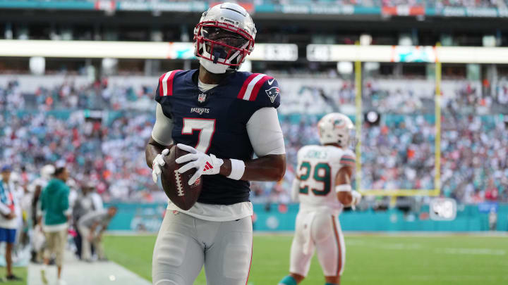 Oct 29, 2023; Miami Gardens, Florida, USA; New England Patriots wide receiver JuJu Smith-Schuster (7) runs in for a touchdown against the Miami Dolphins during the second half at Hard Rock Stadium. Mandatory Credit: Jasen Vinlove-USA TODAY Sports Oct 29, 2023; Miami Gardens, Florida, USA; New England Patriots wide receiver JuJu Smith-Schuster (7) runs in for a touchdown against the Miami Dolphins during the second half at Hard Rock Stadium. Mandatory Credit: Jasen Vinlove-USA TODAY Sports