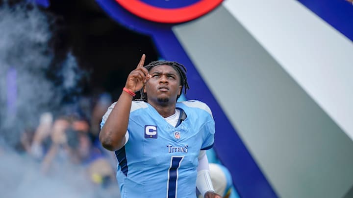 Tennessee Titans quarterback Cam Ward takes the field before the game against the Los Angeles Rams Tennessee Titans quarterback Cam Ward takes the field before the game against the Los Angeles Rams
