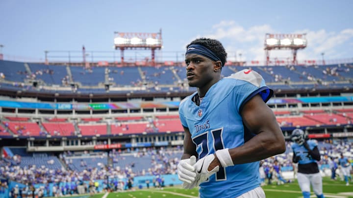 Tennessee Titans cornerback Roger McCreary (21) exits the field after the Titans’ 33-19 loss to the Los Angeles Rams at Nissan Stadium in Nashville, Tenn., Sunday, Sept. 14, 2025. Tennessee Titans cornerback Roger McCreary (21) exits the field after the Titans’ 33-19 loss to the Los Angeles Rams at Nissan Stadium in Nashville, Tenn., Sunday, Sept. 14, 2025.