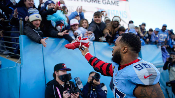 Tennessee Titans defensive tackle Jeffery Simmons (98) hands a cleat to a fan after the win against the Kansas City Chiefs at Nissan Stadium in Nashville, Tenn., Sunday, Dec. 21, 2025.