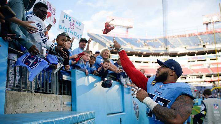 Tennessee Titans defensive tackle Jeffery Simmons (98) throws a glove to a fan after the loss to the New Orleans Saints at Nissan Stadium in Nashville, Tenn., Sunday, Dec. 28, 2025. Tennessee Titans defensive tackle Jeffery Simmons (98) throws a glove to a fan after the loss to the New Orleans Saints at Nissan Stadium in Nashville, Tenn., Sunday, Dec. 28, 2025.