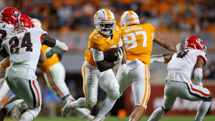 Nov 18, 2023; Knoxville, Tennessee, USA; Tennessee Volunteers running back Jabari Small (2) runs the ball against the Georgia Bulldogs during the second half at Neyland Stadium. Mandatory Credit: Randy Sartin-Imagn Images
